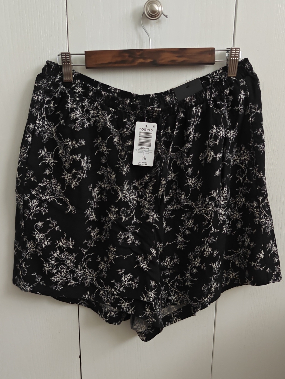 Torrid Black Floral Pull-On Shorts